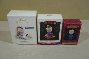 lot 214 image: 3 Vintage Hallmark Keepsake Christmas Ornaments -Peanuts Linus