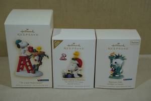 lot 218 image: 3 Vintage Hallmark Keepsake Christmas Ornaments -Peanuts Snoopy