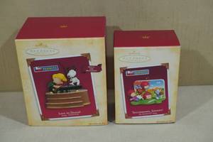 lot 220 image: 2 Vintage Hallmark Keepsake Christmas Ornaments -Peanuts Gang