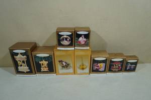 lot 242 image: 9 Vintage Hallmark Keepsake Christmas Ornaments -Lights and Music and Light-Up Ornaments
