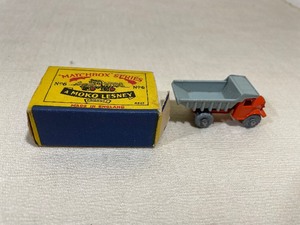 lot 79 image: Vintage Lesney Matchbox No 6A Quarry Dump Truck with Original Box