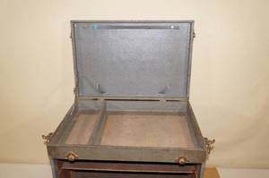 lot 133A image: Vintage CBS Hytron Tube TV Radio Repairmans Case