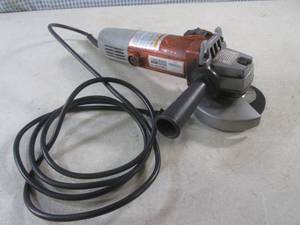 (G-1) Chicago Electric 4 12 Angle Grinder - Works