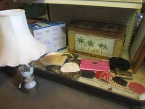 (EC1) Assorted Unsold Lots - Vintage Hand Bags Coin Purses, Vintage Lamp Etc