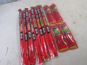 (EC2) 12 Assorted Jack Links Beef Snacks Out of Date