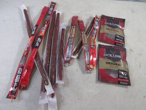 (EC2) 12 Assorted Jack Links Past Date