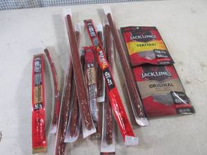 (EC2) 12 Assorted Jack Links Past Date