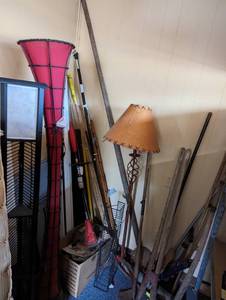 Lot of vintage and modern tools, lamps and much more