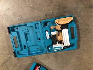 Makita Pneumatic 18-Gauge 2 in. Brad Nailer   Customer Returns See Pictures