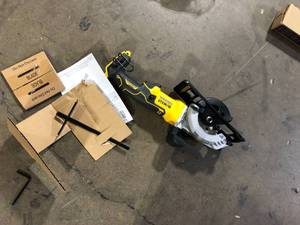 DEWALT ATOMIC 20V MAX Cordless Brushless 4-12 in. Circular Saw (Tool Only)     Customer Returns See Pictures