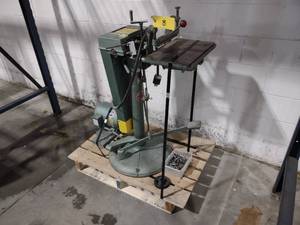 lot 8 image: Newton B100 Dual Spindle Boring Mac...