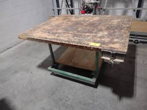 lot 16 image: Rolling Workbench with Wilton Woodw...