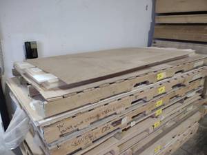 lot 86 image: Assorted 18 Milky White Plexiglass...