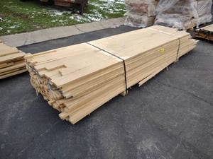 lot 214 image: Maple, 10-12 x 44, Approx. 490 b...