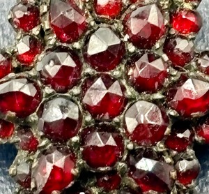 lot 16 image: Antique Victorian Garnet Star Brooch
