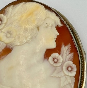 lot 23 image: Vintage Cameo Sterling Silver Brooch
