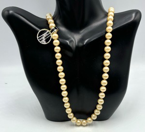 lot 32 image: Pretty Pearl Necklace with 14K Gold Clasp