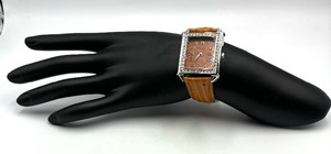 lot 33 image: Genevex Crystal Watch