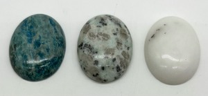 lot 59 image: Ten Lovely Loose Stones