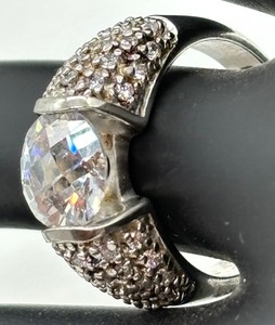 lot 72 image: Pretty Cubic Zirconia Stone Set in Sterling Silver Ring