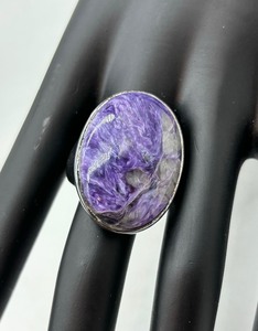 lot 77 image: Sterling Silver and Charoite Oval Ring