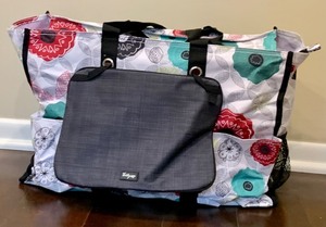 lot 96 image: Cute Two Piece Thirty One Poppy Tote