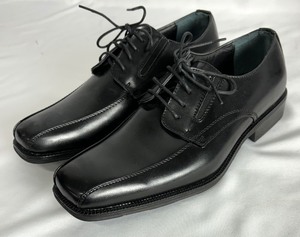 lot 81 image: New Alfani Ascher Black Laced Shoes