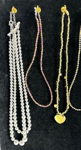 lot 82 image: 20 Stylish Beaded Necklaces