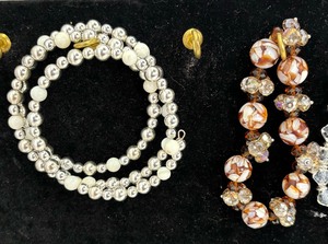 lot 84A image: 16 Stunning Beaded Bracelets