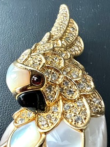 lot 3 image: Judith Lieber Cockatoo Brooch  Pin