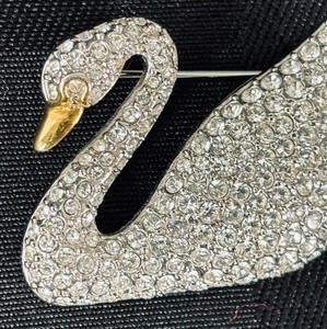 lot 10 image: Spectacular Swarovski Swan Crystal Brooch  Pin