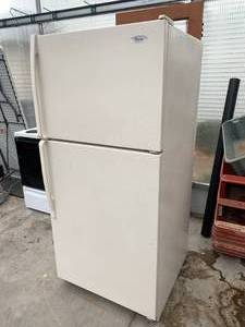 lot 28 image: Whirlpool RefrigeratorFreezer