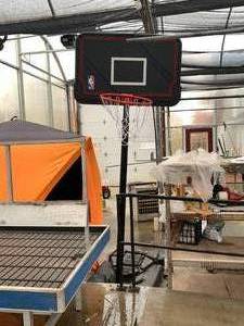 lot 31 image: Free-standing Basketball Hoop