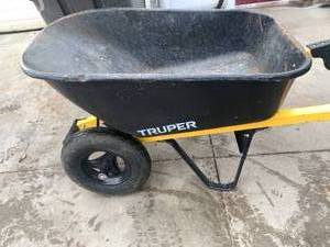 lot 38 image: Truper Wheelbarrow