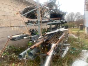 lot 43 image: Heavy Duty Stand with Greenhouse Parts