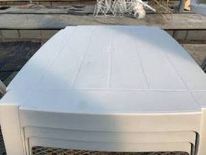 lot 86 image: White Outdoor Furniture