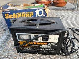 lot 89 image: Battery Charger