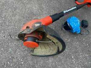lot 75 image: Black and Decker Weed Whipper
