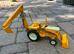 lot 2 image: Vintage Toys Ertl USA International 3444 Tractor Backhoe Loader 116 IH330...