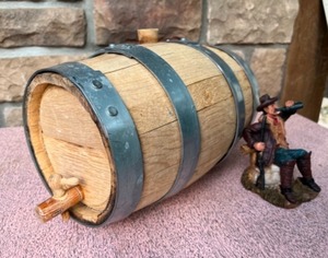 lot 21 image: 1 Gallon Oak Barrel - Wooden Whiskey Barrel Wine Barrel (5 Liter) - For The Home Brewer, Alcohol Distiller, Wine Maker