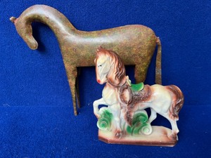 lot 44 image: Vintage Chalk-Ware Horse Saddle Statue, Large Greek-Style Metal Horse Statue Art