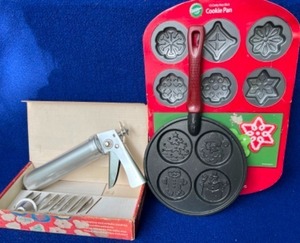lot 34 image: Vintage Holiday Baking Accessories Nordic-Ware Wilton Wear-Ever...