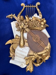 lot 60 image: Vintage 1971 Syroco Homco Home Interiors Large Musical-Style Wall Plaque Mandolin Harp Gold-Tone MCM...