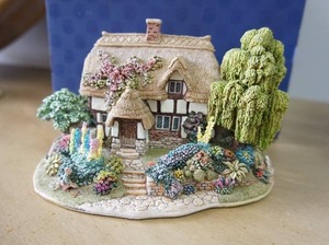 lot 24 image: Collectible Retired Large Model with DeedBox Lilliput Lane Canterbury Bells In Splendid Summer Bloom