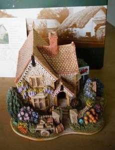 lot 29 image: Collectible Retired Large Model with DeedBox Lilliput Lane New Neighbors #L2229