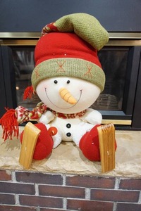 lot 54 image: Holiday DeCor Large Chunky Skiing Snowman