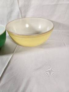 lot 45 image: Vintage Pyrex Bowls - One Green and One Yellow