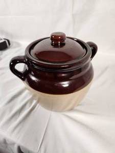 lot 49 image: Vintage Pottery Bean Pot