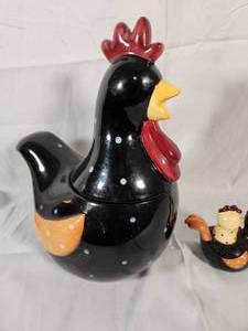 lot 50 image: Vintage Russ Bonnie Lynn Rooster Ceramic Cookie Gar and Salt and Pepper Shaker