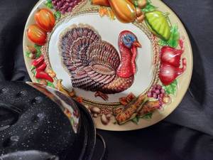 lot 58 image: Turkey Roaster and Plastic Turkey Serving Tray